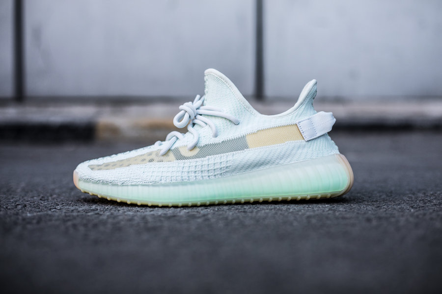 Yeezy Boost 350 V2,Yeezy,发售,上脚 今天的 Yeezy 350 V2 你中了吗?看完上脚你真顶不住! Yeezy Boost 350 V2,Yeezy,发售,上脚 今天的 Yeezy 350 V2 你中了吗?看完上脚你真顶不住!