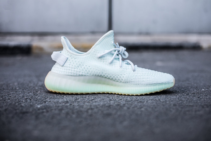 Yeezy Boost 350 V2,Yeezy,发售,上脚 今天的 Yeezy 350 V2 你中了吗?看完上脚你真顶不住! Yeezy Boost 350 V2,Yeezy,发售,上脚 今天的 Yeezy 350 V2 你中了吗?看完上脚你真顶不住!