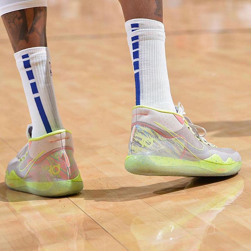 Nike,KD12,90s Kid,AR4229-900 NBA 赛场首秀!杜兰特上脚 KD12 首发配色! Nike,KD12,90s Kid,AR4229-900 NBA 赛场首秀!杜兰特上脚 KD12 首发配色!