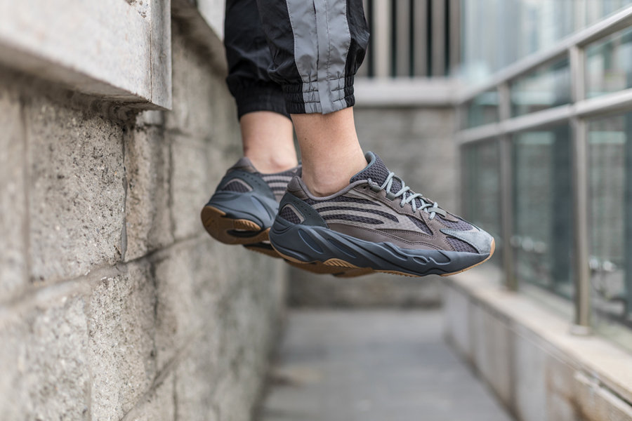Yeezy 700 V2,geode,发售,EG6860 你今天抢到了吗?「颜值开挂」的深色系 Yeezy,小编上脚来了! Yeezy 700 V2,geode,发售,EG6860 你今天抢到了吗?「颜值开挂」的深色系 Yeezy,小编上脚来了!