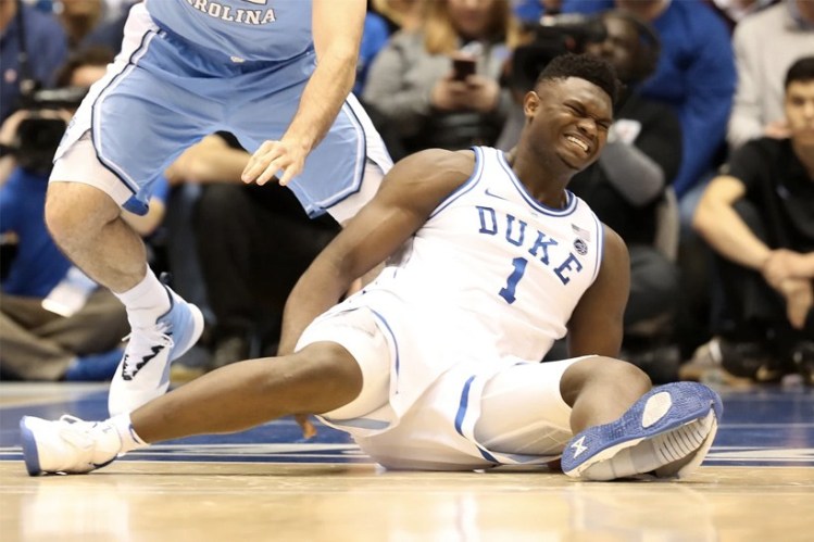 Zion,Nike,PG2.5 拍卖师估价 25 万美元!Zion 踩穿的 PG 2.5 仍在引发关注 Zion,Nike,PG2.5 拍卖师估价 25 万美元!Zion 踩穿的 PG 2.5 仍在引发关注