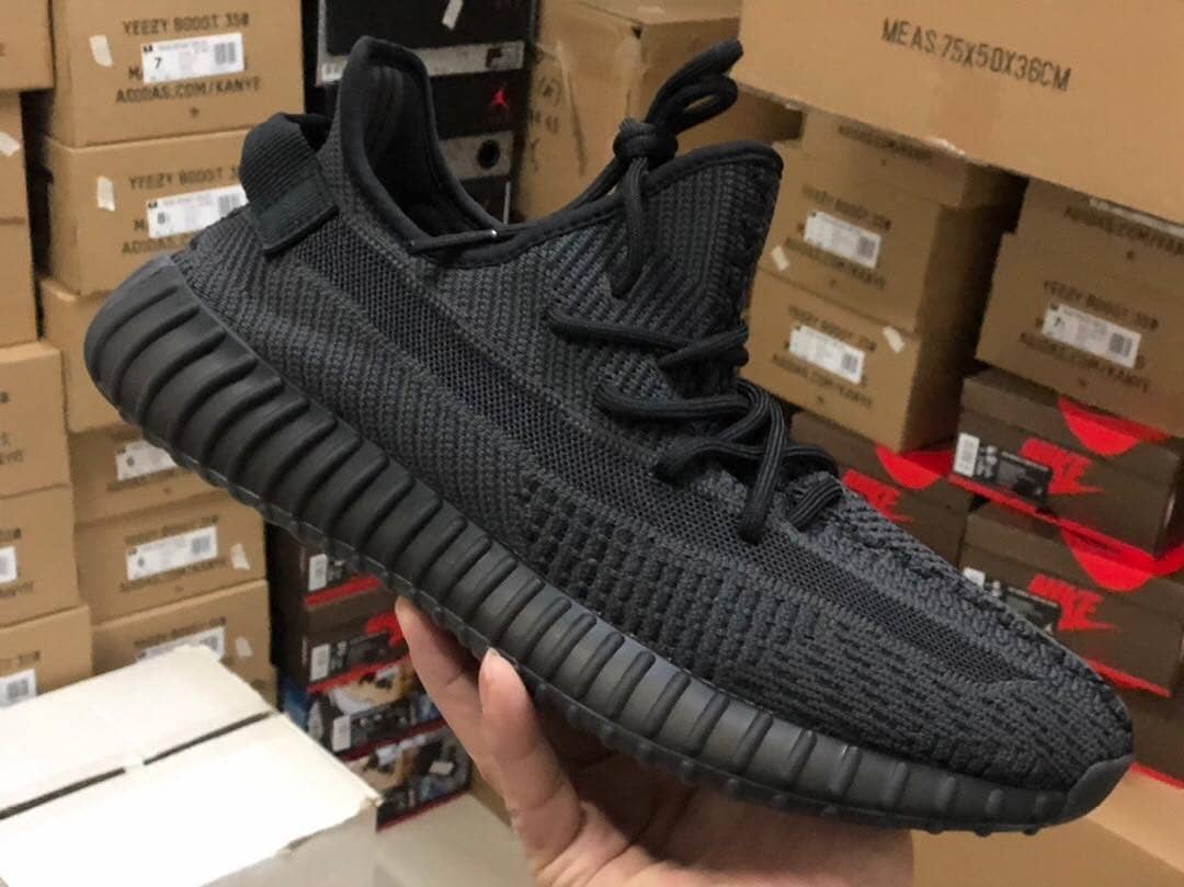 adidas, Yeezy Boost 350 V2 纯黑侧透 Yeezy 350 V2 实物曝光!似乎还有满天星版本! adidas, Yeezy Boost 350 V2 纯黑侧透 Yeezy 350 V2 实物曝光!似乎还有满天星版本!