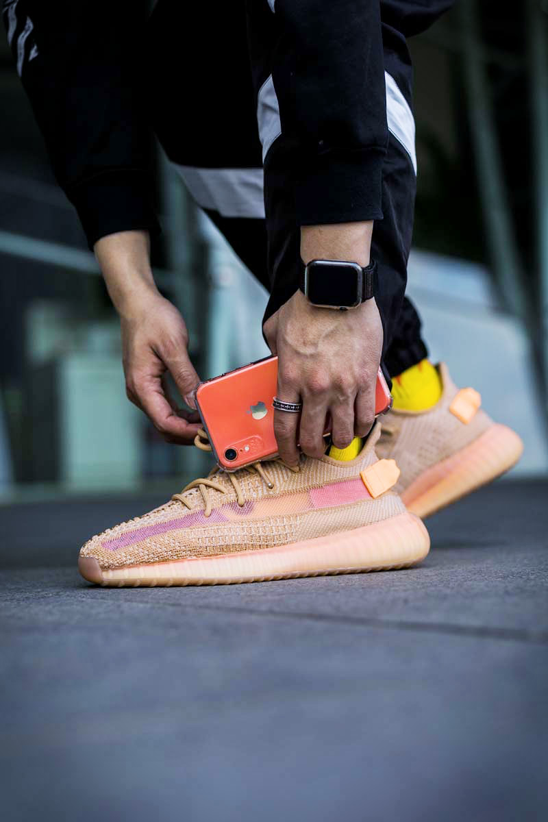 Yeezy 350 V2,开箱,上脚 春夏上街不怕撞鞋!小编这三个绝招你一定要学! Yeezy 350 V2,开箱,上脚 春夏上街不怕撞鞋!小编这三个绝招你一定要学!