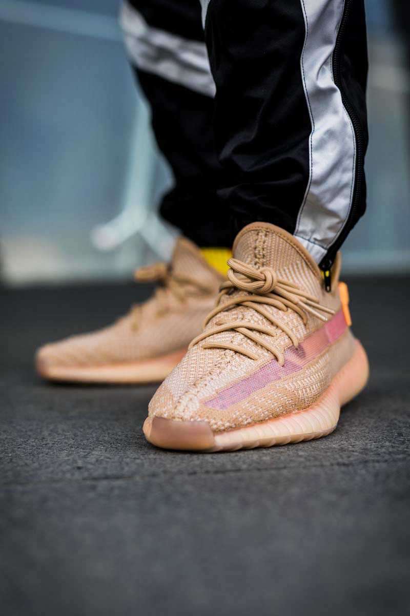 Yeezy 350 V2,开箱,上脚 春夏上街不怕撞鞋!小编这三个绝招你一定要学! Yeezy 350 V2,开箱,上脚 春夏上街不怕撞鞋!小编这三个绝招你一定要学!