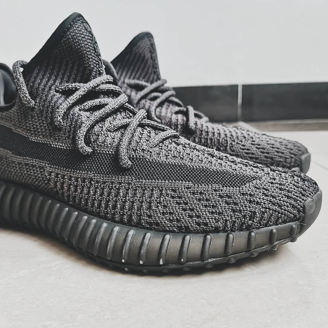 adidas,Yeezy 350 V2,发售,FU9161 纯黑侧透 Yeezy 350 V2 再曝新图!必买的人有多少? adidas,Yeezy 350 V2,发售,FU9161 纯黑侧透 Yeezy 350 V2 再曝新图!必买的人有多少?