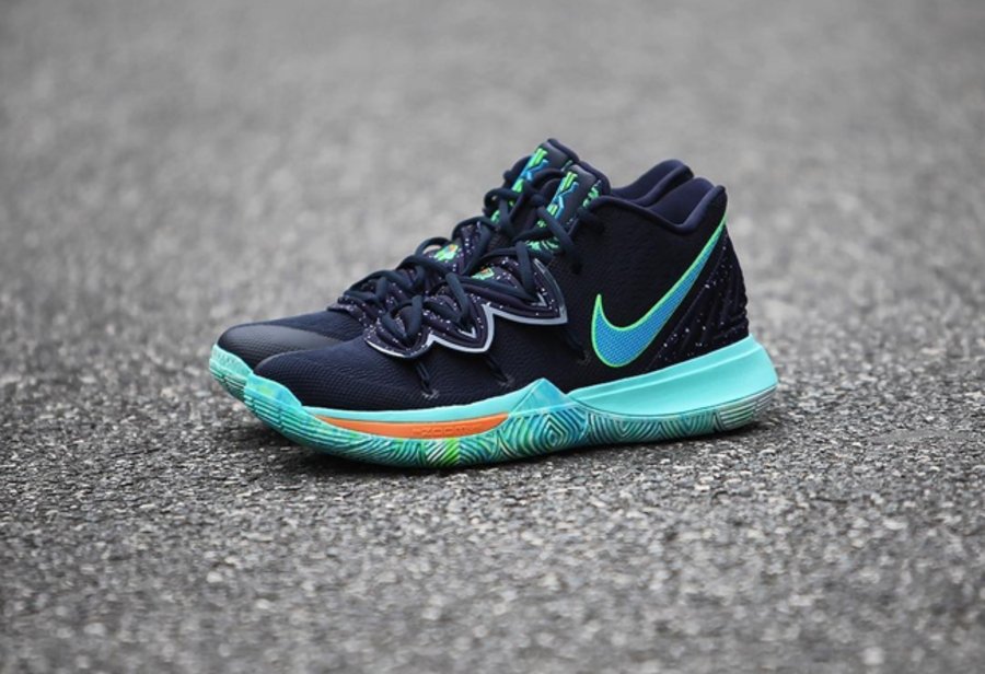 Kyrie 5,Nike,发售,AO2918-400 泼墨鞋面 + 多彩扎染外底!全新配色 Kyrie 5 “UFO” 即将发售! Kyrie 5,Nike,发售,AO2918-400 泼墨鞋面 + 多彩扎染外底!全新配色 Kyrie 5 “UFO” 即将发售!