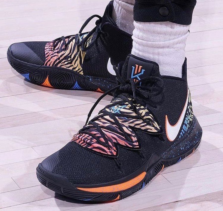 Nike,kyrie 5 超酷炫彩虎纹!欧文上脚 Kyrie 5 PE 战靴 Nike,kyrie 5 超酷炫彩虎纹!欧文上脚 Kyrie 5 PE 战靴