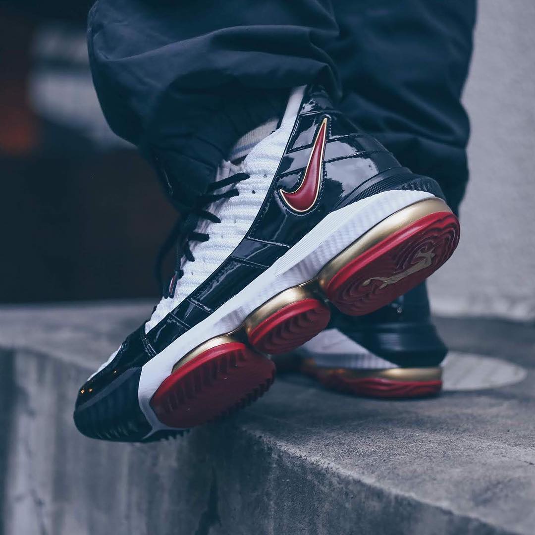 LeBron 16,Nike,发售,CD2451-101 SuperBron 第三款配色!LeBron 16 “Remix” 上脚图来了 LeBron 16,Nike,发售,CD2451-101 SuperBron 第三款配色!LeBron 16 “Remix” 上脚图来了
