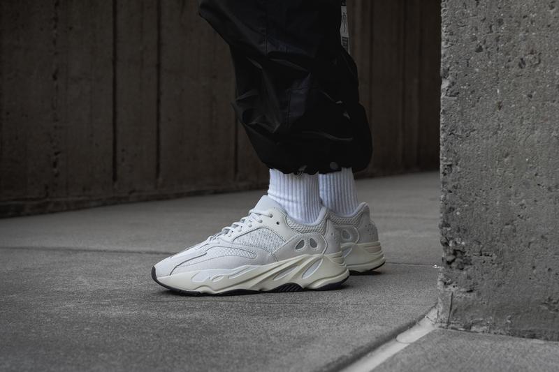 Yeezy Boost 700,adidas,发售 百搭小白鞋新选择!Yeezy Boost 700 “Analog” 上脚美图欣赏 Yeezy Boost 700,adidas,发售 百搭小白鞋新选择!Yeezy Boost 700 “Analog” 上脚美图欣赏