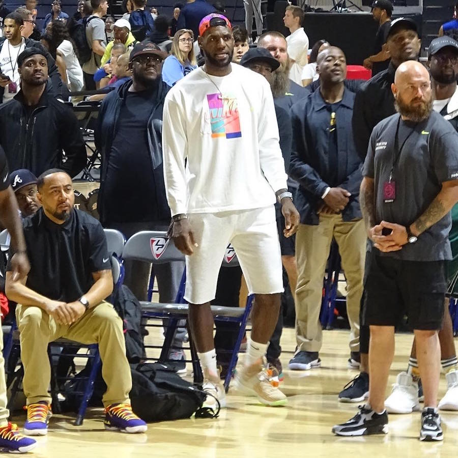 Nike,LeBron 15,詹姆斯,上脚 Air Yeezy 1 x LeBron 15 你见过吗?詹姆斯已经上脚了! Nike,LeBron 15,詹姆斯,上脚 Air Yeezy 1 x LeBron 15 你见过吗?詹姆斯已经上脚了!