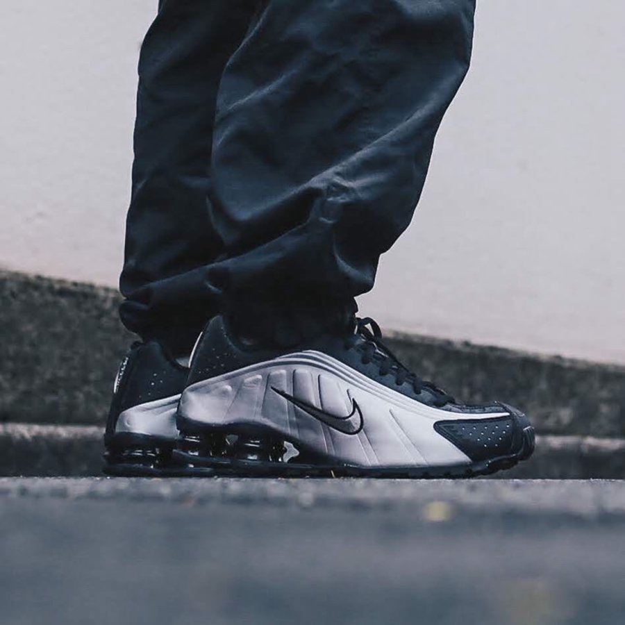 Nike,Shox R4,104265-045,104265 金属质感鞋面 + 超大气柱!Nike Shox R4 上脚超炫酷 Nike,Shox R4,104265-045,104265 金属质感鞋面 + 超大气柱!Nike Shox R4 上脚超炫酷