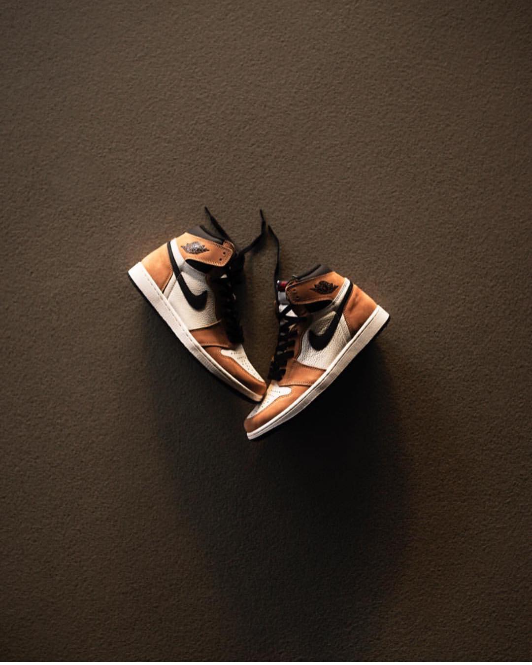 AJ1,Air Jordan 1 近期 AJ1 市场价走低,但两大「鞋王」新配色即将到达战场... AJ1,Air Jordan 1 近期 AJ1 市场价走低,但两大「鞋王」新配色即将到达战场...