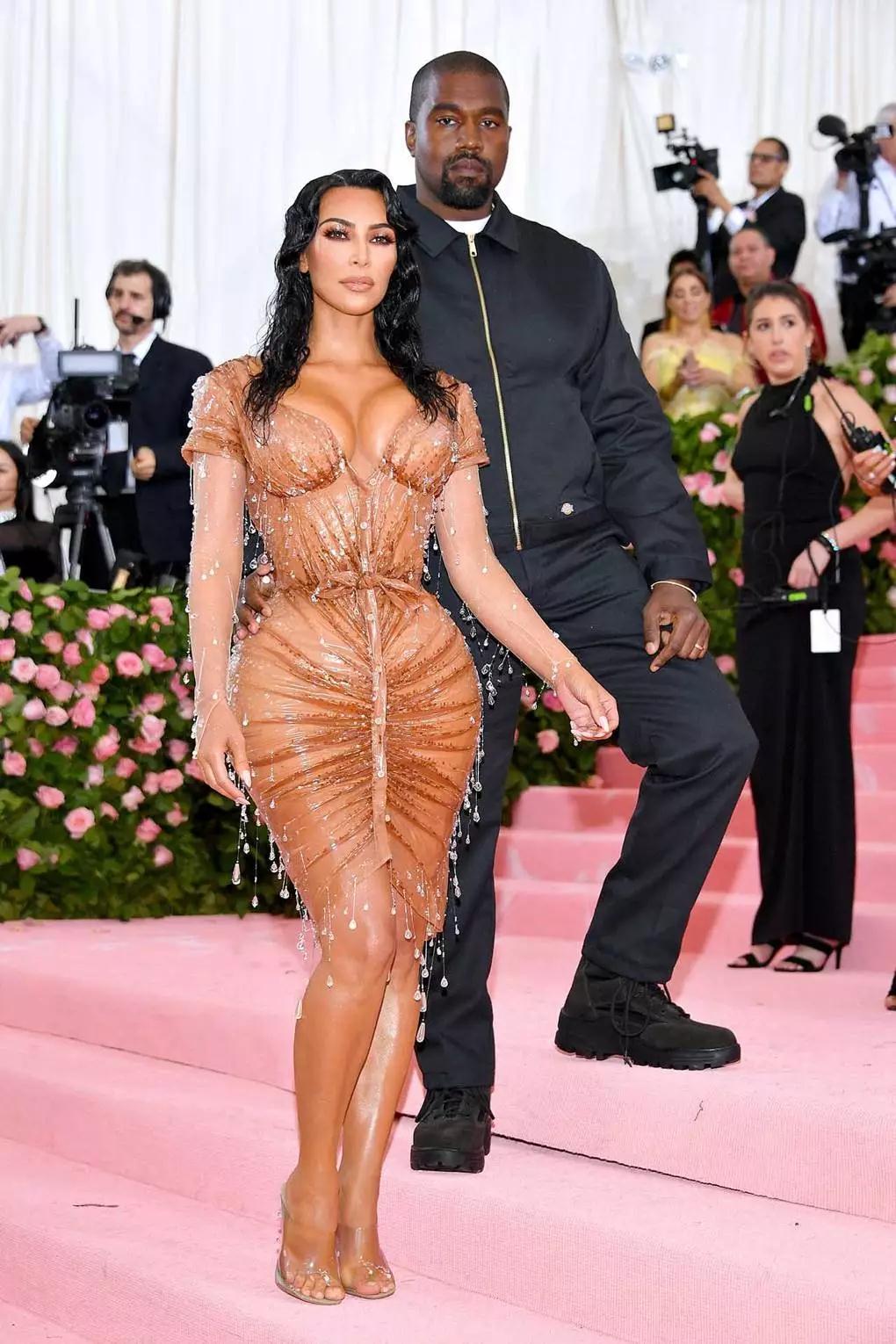 adidas,Kanye 40 美元的侃爷同款,还不抓紧入手?这次他又出风头了! adidas,Kanye 40 美元的侃爷同款,还不抓紧入手?这次他又出风头了!