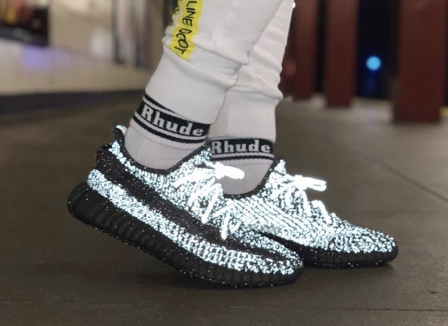 adidas,Yeezy Boost 350 V2,FU90 满天星效果有多酷?这双纯黑 Yeezy 350 让人不能直视! adidas,Yeezy Boost 350 V2,FU90 满天星效果有多酷?这双纯黑 Yeezy 350 让人不能直视!