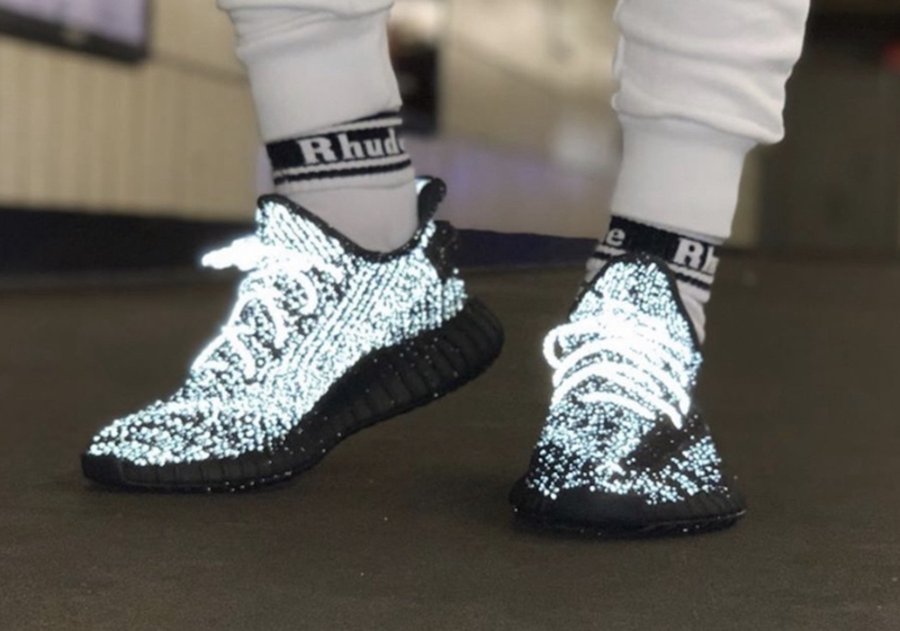adidas,Yeezy Boost 350 V2,FU90 满天星效果有多酷?这双纯黑 Yeezy 350 让人不能直视! adidas,Yeezy Boost 350 V2,FU90 满天星效果有多酷?这双纯黑 Yeezy 350 让人不能直视!