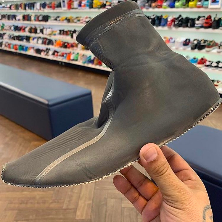 Yeezy Scuba,Yeezy 侃爷的「怪异新鞋」上脚效果到底如何?这鞋能 “真香”?? Yeezy Scuba,Yeezy 侃爷的「怪异新鞋」上脚效果到底如何?这鞋能 “真香”??