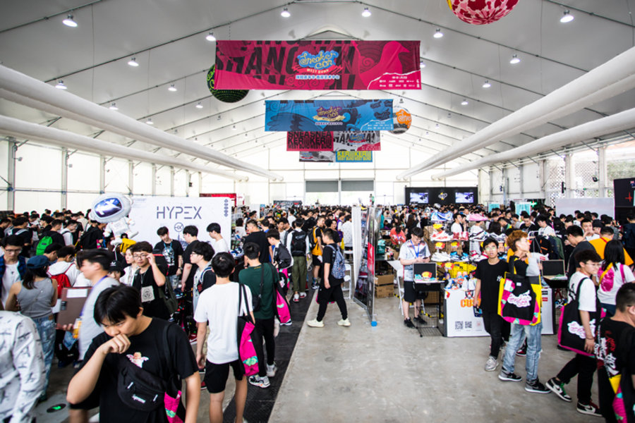 Nike,adidas,Sneaker Con,上脚 天价鞋随处可见!到这才明白「球鞋换豪车」真不是瞎说! Nike,adidas,Sneaker Con,上脚 天价鞋随处可见!到这才明白「球鞋换豪车」真不是瞎说!