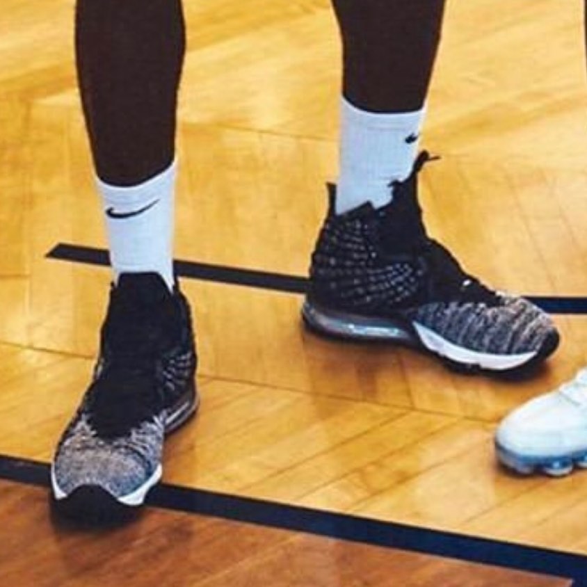 Nike,Lebron 17,明星,上脚 姆巴佩沦为配角!疑似詹姆斯上脚 LeBron 17 最新战靴 Nike,Lebron 17,明星,上脚 姆巴佩沦为配角!疑似詹姆斯上脚 LeBron 17 最新战靴
