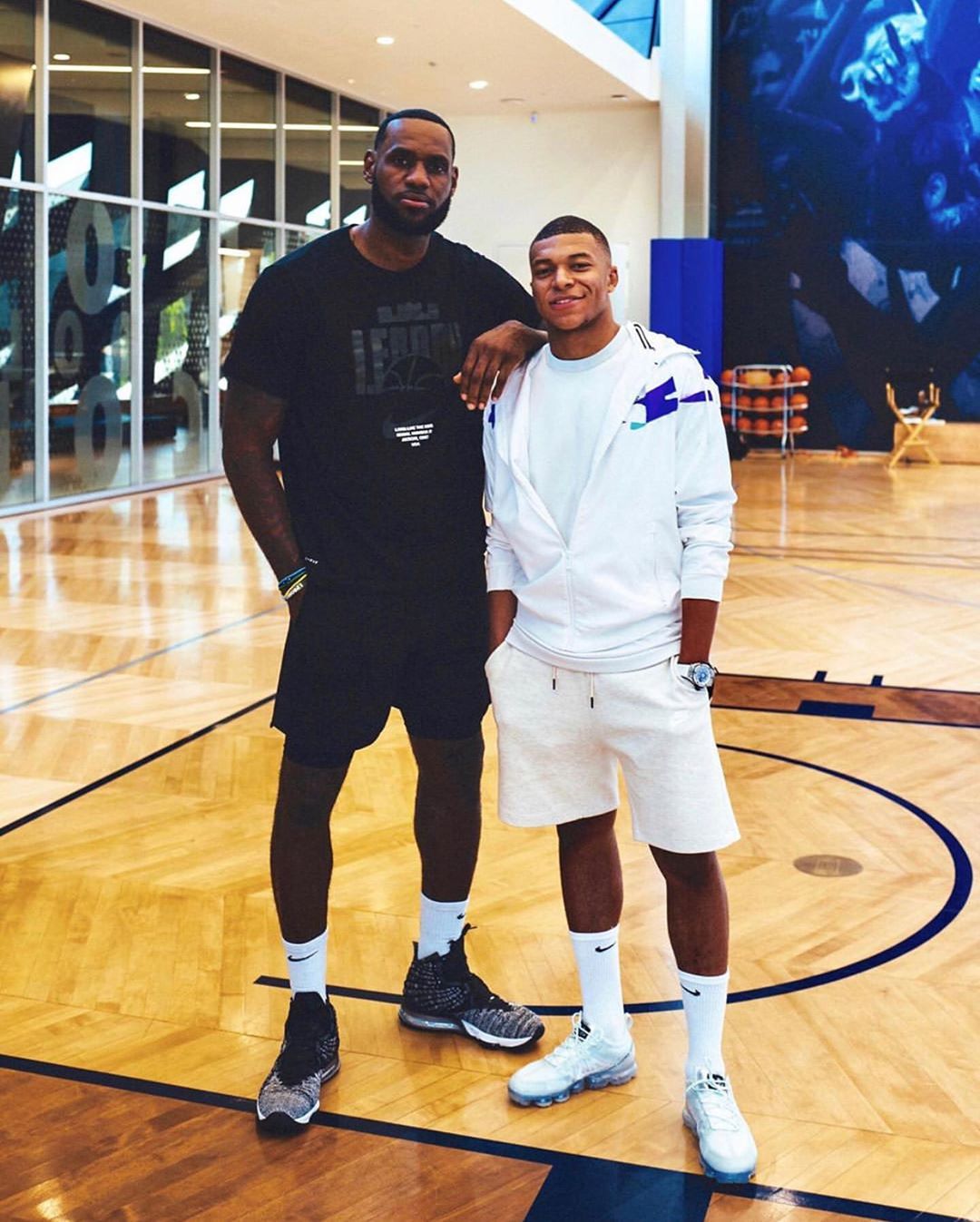 Nike,Lebron 17,明星,上脚 姆巴佩沦为配角!疑似詹姆斯上脚 LeBron 17 最新战靴 Nike,Lebron 17,明星,上脚 姆巴佩沦为配角!疑似詹姆斯上脚 LeBron 17 最新战靴