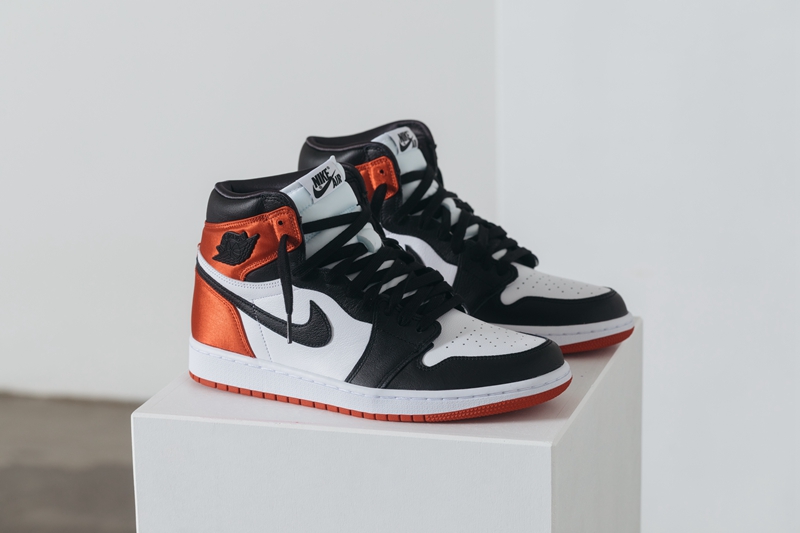 Air Jordan 1,WMNS,AJ1,Bloodlin 市价破 5000!丝绸黑脚趾 AJ1 今早突袭!月中正式发售! Air Jordan 1,WMNS,AJ1,Bloodlin 市价破 5000!丝绸黑脚趾 AJ1 今早突袭!月中正式发售!