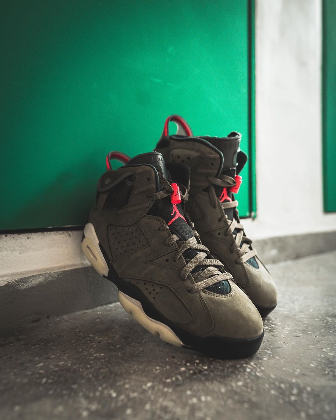 Travis Scott,AJ6,Air Jordan 6, 随时可能突袭!Travis Scott x AJ6 发售临近,上脚来了! Travis Scott,AJ6,Air Jordan 6, 随时可能突袭!Travis Scott x AJ6 发售临近,上脚来了!