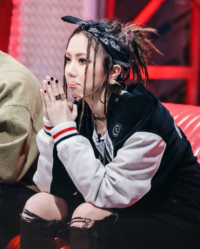 Nike,邓紫棋 专访 G.E.M.邓紫棋:穿反钩 AJ1 的理由竟然是 ... Nike,邓紫棋 专访 G.E.M.邓紫棋:穿反钩 AJ1 的理由竟然是 ...