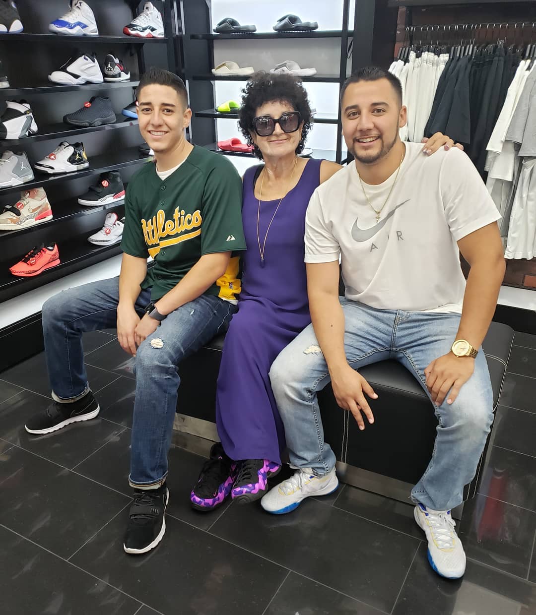 Air Foamposite Pro,Nike,发售,上脚 又一双跳票球鞋!最潮球鞋大妈抢先上脚「紫迷彩泡」 Air Foamposite Pro,Nike,发售,上脚 又一双跳票球鞋!最潮球鞋大妈抢先上脚「紫迷彩泡」