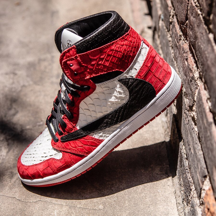 AJ1,Air Jordan 1,The Shoe Surg 芝加哥反钩 Air Jordan 1 终于出现了!还是纯手工打造! AJ1,Air Jordan 1,The Shoe Surg 芝加哥反钩 Air Jordan 1 终于出现了!还是纯手工打造!