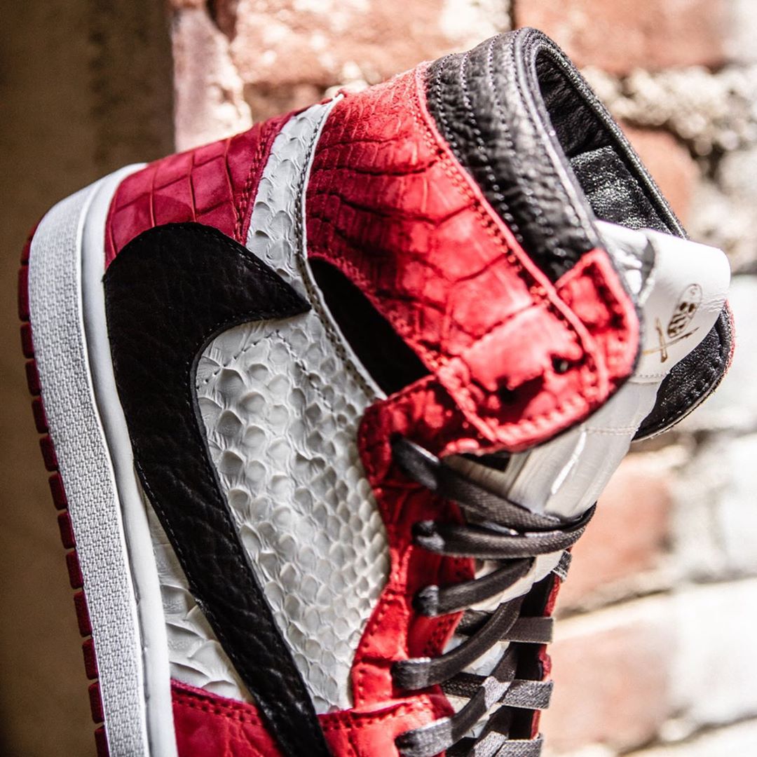 AJ1,Air Jordan 1,The Shoe Surg 芝加哥反钩 Air Jordan 1 终于出现了!还是纯手工打造! AJ1,Air Jordan 1,The Shoe Surg 芝加哥反钩 Air Jordan 1 终于出现了!还是纯手工打造!