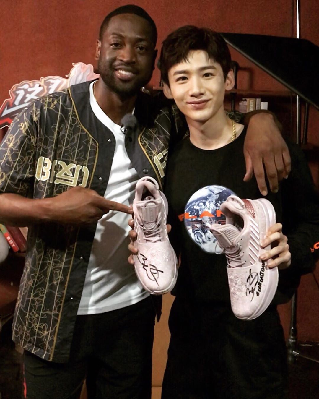 明星,上脚,韦德之道 7,李宁 白敬亭追星成功!与韦德合影,还晒出天价亲签球鞋! 明星,上脚,韦德之道 7,李宁 白敬亭追星成功!与韦德合影,还晒出天价亲签球鞋!