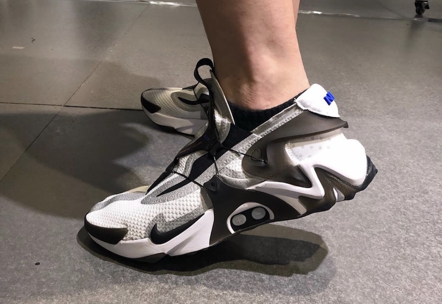 Nike,Adapt Huarache,发售,上脚 能让 Siri 帮你系鞋带!Nike Adapt Huarache 中秋发售 Nike,Adapt Huarache,发售,上脚 能让 Siri 帮你系鞋带!Nike Adapt Huarache 中秋发售