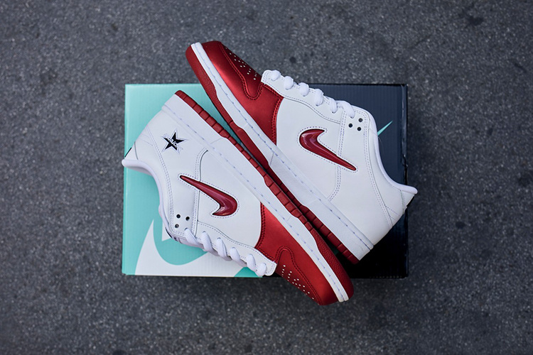Supreme,Nike,SB Dunk Low,CK348 越看越香!Supreme x Nike SB Dunk 最新实物近赏! Supreme,Nike,SB Dunk Low,CK348 越看越香!Supreme x Nike SB Dunk 最新实物近赏!