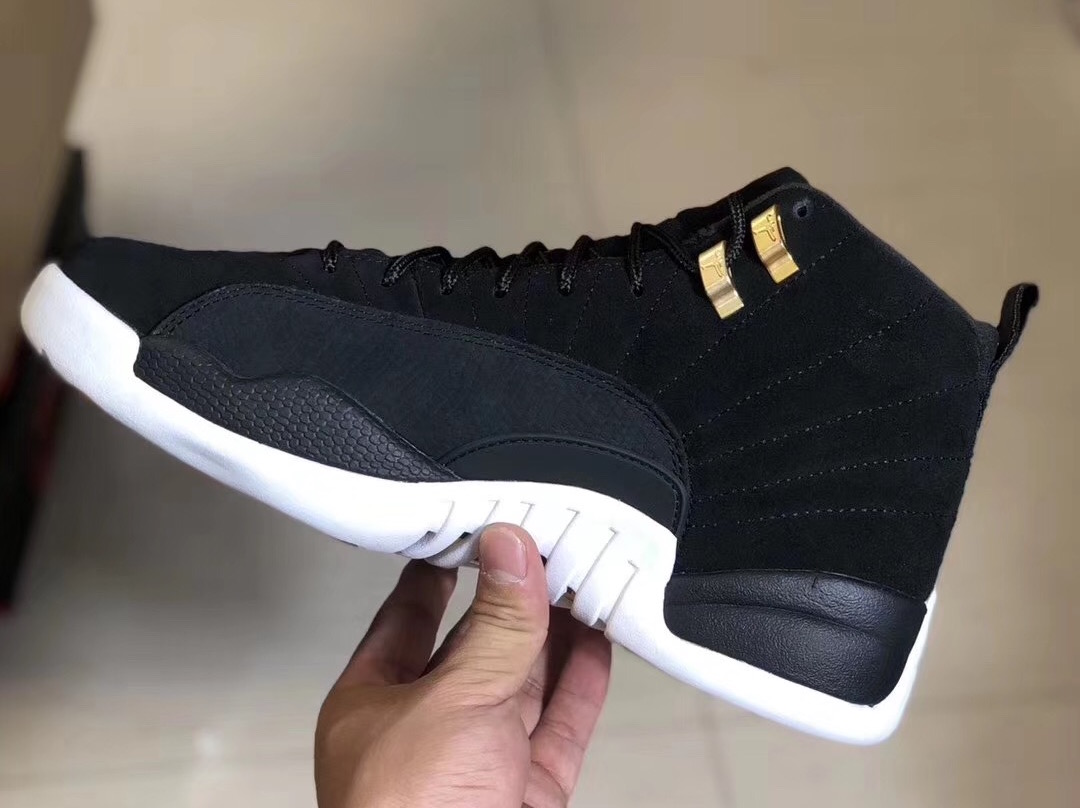 Air Jordan 12,aj12,发售 最新实物图释出!这双「反转金扣」Air Jordan 12 打几分? Air Jordan 12,aj12,发售 最新实物图释出!这双「反转金扣」Air Jordan 12 打几分?