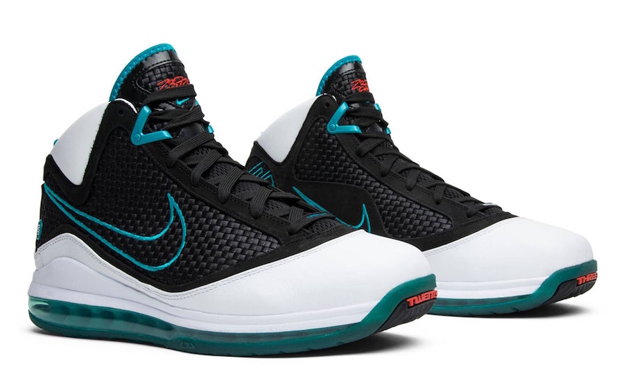 LeBron 7,Niike,发售,明星,上脚 近期最大意外惊喜!LeBron 7 红毯配色 10 月底复刻回归 LeBron 7,Niike,发售,明星,上脚 近期最大意外惊喜!LeBron 7 红毯配色 10 月底复刻回归