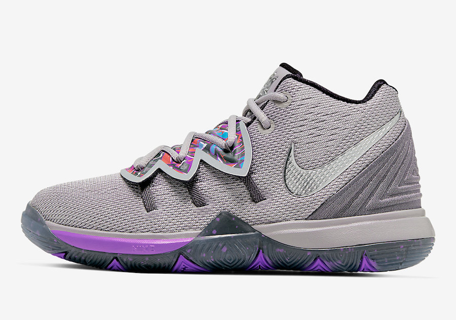 Nike,Kyrie 5 GS,Graffiti,AQ245 街头涂鸦风格涂装!全新配色 Kyrie 5 GS “Graffiti” 下月发售! Nike,Kyrie 5 GS,Graffiti,AQ245 街头涂鸦风格涂装!全新配色 Kyrie 5 GS “Graffiti” 下月发售!