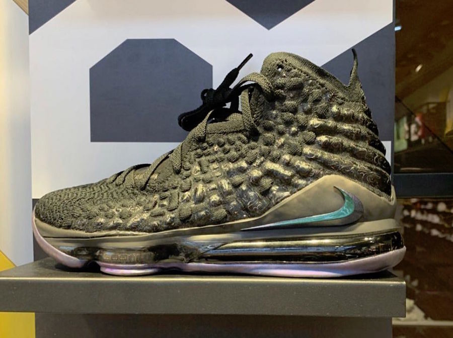 LeBron 17,Nike,发售 变色龙细节点缀!LeBron 17 全新配色下月发售 LeBron 17,Nike,发售 变色龙细节点缀!LeBron 17 全新配色下月发售