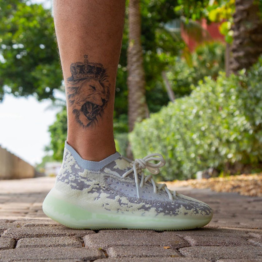 adidas,Yeezy Boost 380,Alien,F 把 Alien 穿在脚上!Yeezy Boost 380 下月即将发售! adidas,Yeezy Boost 380,Alien,F 把 Alien 穿在脚上!Yeezy Boost 380 下月即将发售!