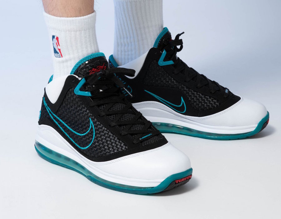 LeBron 7,Niike,发售,上脚,CU5133-10 等待十年终于回归!LeBron 7 红毯配色下周即将发售 LeBron 7,Niike,发售,上脚,CU5133-10 等待十年终于回归!LeBron 7 红毯配色下周即将发售