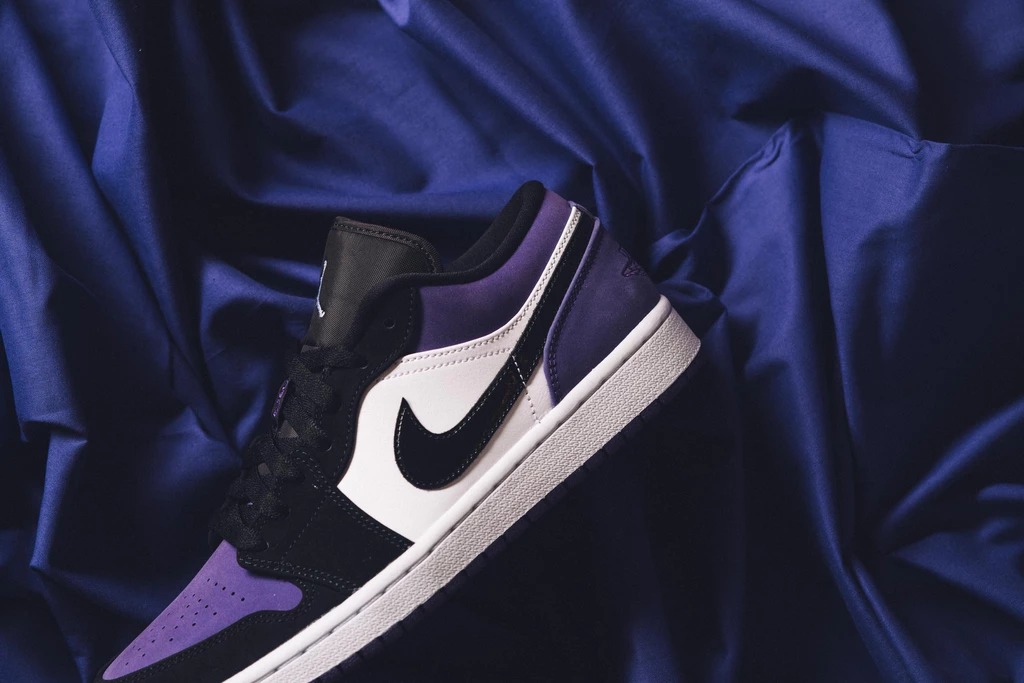 AJ1,Air Jordan 1 Mid,553558-12 市场价格不到千元!低帮黑紫脚趾 AJ1 现已发售 AJ1,Air Jordan 1 Mid,553558-12 市场价格不到千元!低帮黑紫脚趾 AJ1 现已发售