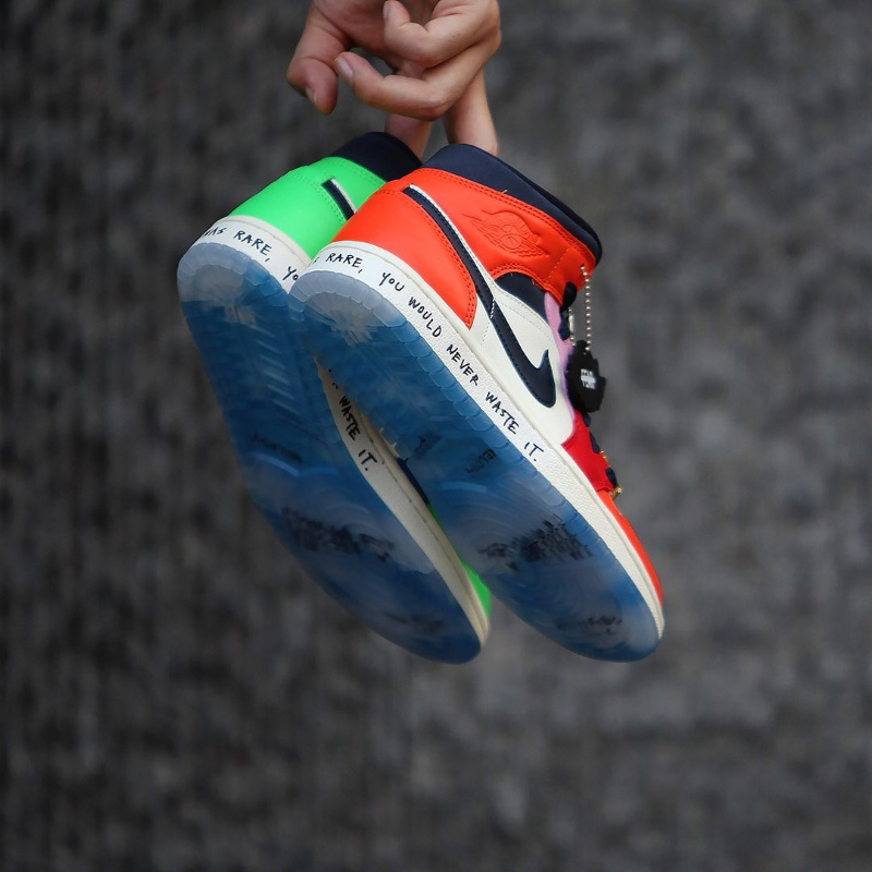 Air Jordan 1 Mid,AJ1,发售,开箱,CQ7 丰富细节 + 鸳鸯配色!大金表 Air Jordan 1 Mid 本周发售 Air Jordan 1 Mid,AJ1,发售,开箱,CQ7 丰富细节 + 鸳鸯配色!大金表 Air Jordan 1 Mid 本周发售