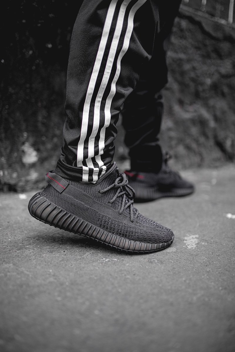 adidas,Yeezy Boost 350 V2,发售 今早发售的黑天使你抢到了吗?市价暴跌终于能入手了! adidas,Yeezy Boost 350 V2,发售 今早发售的黑天使你抢到了吗?市价暴跌终于能入手了!
