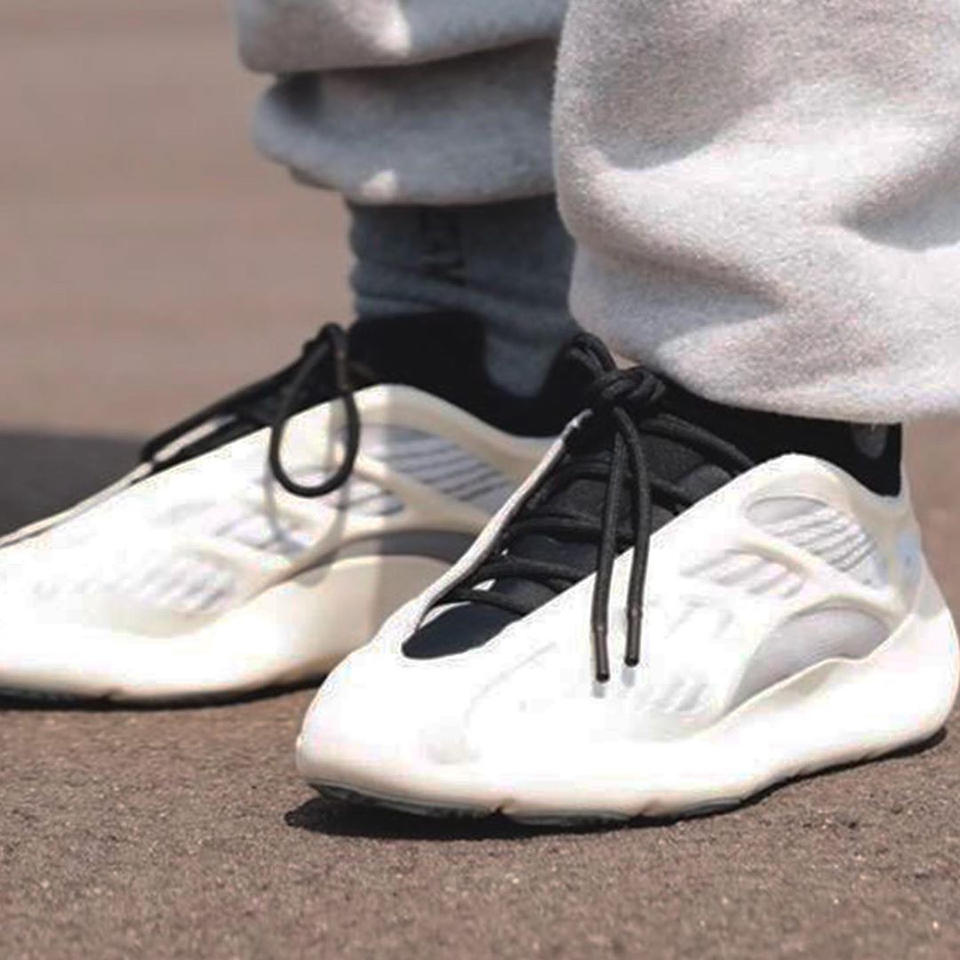 Yeezy 700 V3,adidas,明星,上脚,发售 Yeezy 700 V3 本月超限量首发!价格更亲民,还有超炫夜光! Yeezy 700 V3,adidas,明星,上脚,发售 Yeezy 700 V3 本月超限量首发!价格更亲民,还有超炫夜光!
