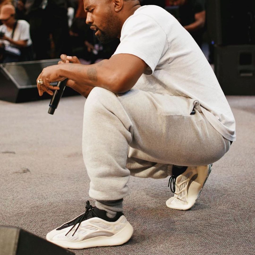 Yeezy 700 V3,adidas,明星,上脚,发售 Yeezy 700 V3 本月超限量首发!价格更亲民,还有超炫夜光! Yeezy 700 V3,adidas,明星,上脚,发售 Yeezy 700 V3 本月超限量首发!价格更亲民,还有超炫夜光!