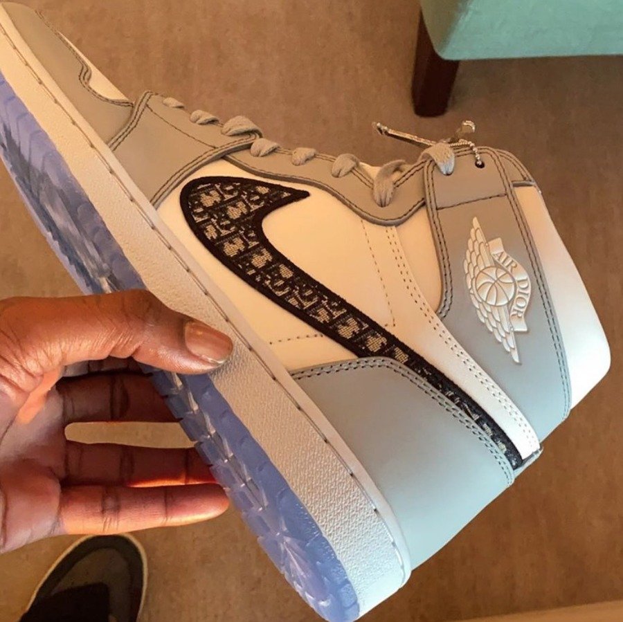 Nike,Dior,Air Jordan 1,AJ1,明星 Dior x Air Jordan 1 实物终于曝光!Travis Scott 已经穿上了! Nike,Dior,Air Jordan 1,AJ1,明星 Dior x Air Jordan 1 实物终于曝光!Travis Scott 已经穿上了!