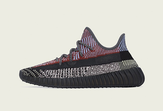 Yeezy 350 V2,adidas,发售,FX4145, 可能是近期「最香」配色!黑红补丁 Yeezy 350 V2 下周发售 Yeezy 350 V2,adidas,发售,FX4145, 可能是近期「最香」配色!黑红补丁 Yeezy 350 V2 下周发售
