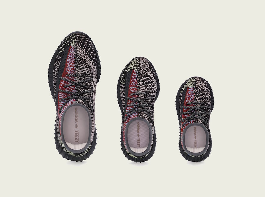 Yeezy 350 V2,adidas,发售,FX4145, 可能是近期「最香」配色!黑红补丁 Yeezy 350 V2 下周发售 Yeezy 350 V2,adidas,发售,FX4145, 可能是近期「最香」配色!黑红补丁 Yeezy 350 V2 下周发售