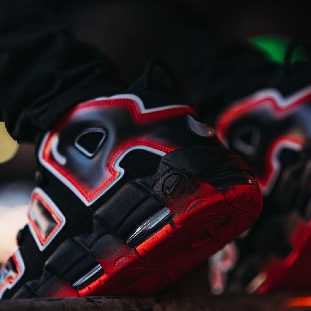Air More Uptempo 96,Nike,大AIR, 上脚效果霸气浮夸!这双超吸睛的黑红「大 AIR」下周发售! Air More Uptempo 96,Nike,大AIR, 上脚效果霸气浮夸!这双超吸睛的黑红「大 AIR」下周发售!
