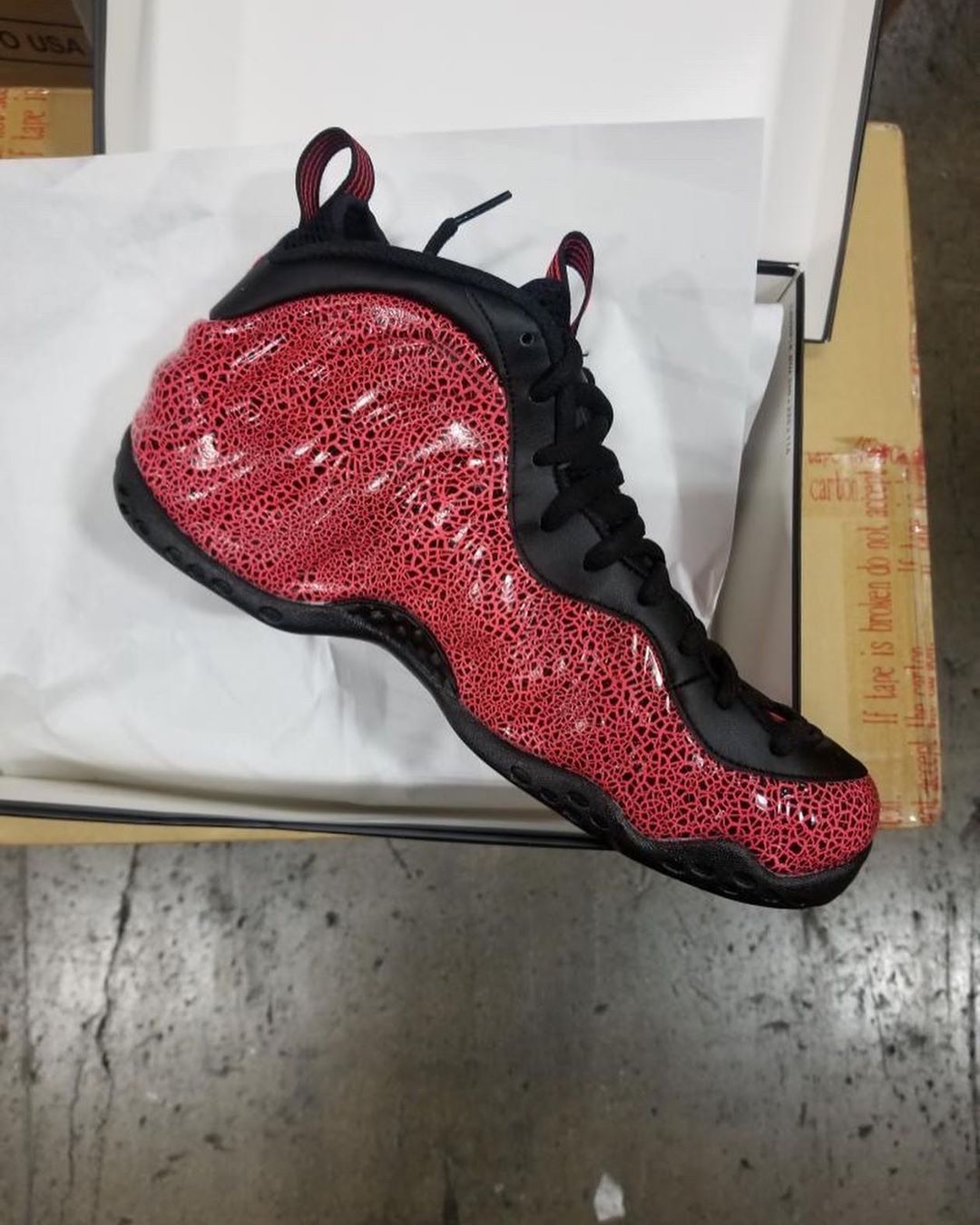314996-014,Foamposite,Foamposi 314996-014 讨好的黑红色调!「熔岩喷」首度曝光,下月发售! 314996-014,Foamposite,Foamposi 314996-014 讨好的黑红色调!「熔岩喷」首度曝光,下月发售!