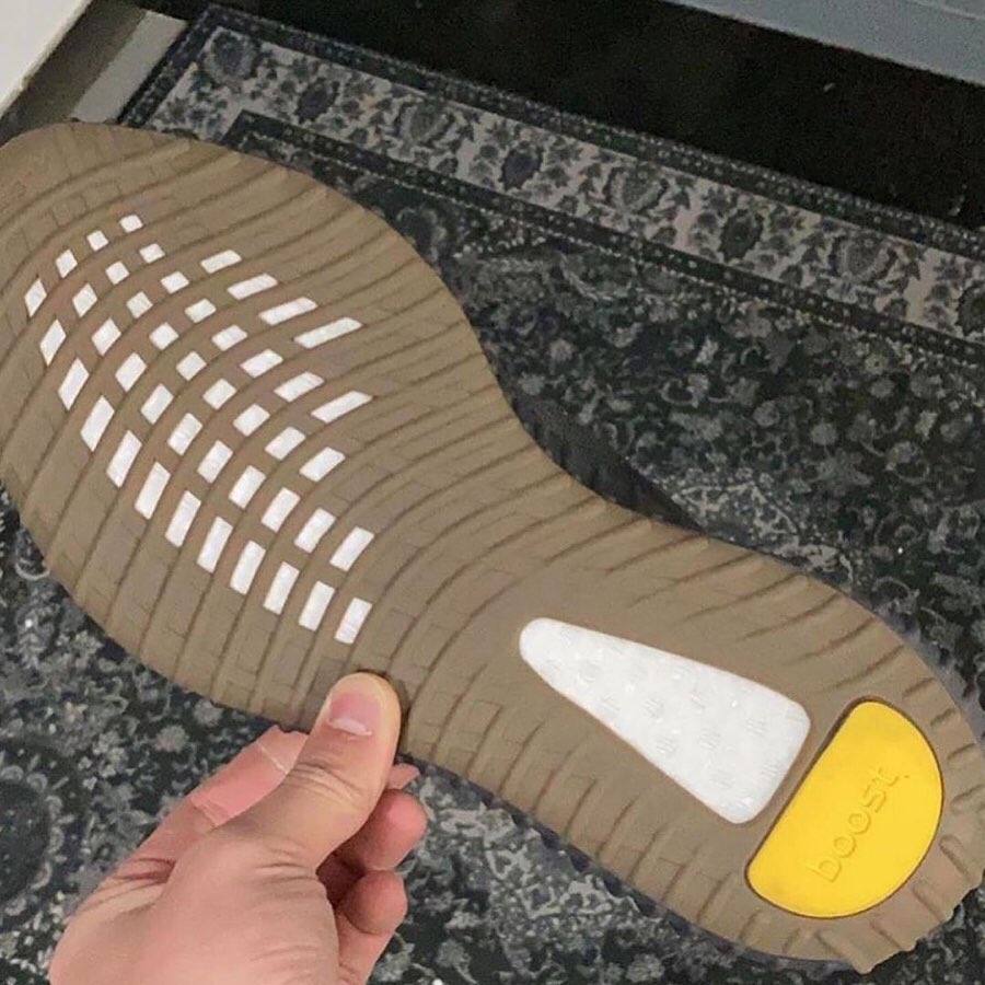 Yeezy 350 V2,adidas,Yeezy 700 侃爷打翻了调色盘!「生胶灰天使」Yeezy 350 V2 首度曝光! Yeezy 350 V2,adidas,Yeezy 700 侃爷打翻了调色盘!「生胶灰天使」Yeezy 350 V2 首度曝光!