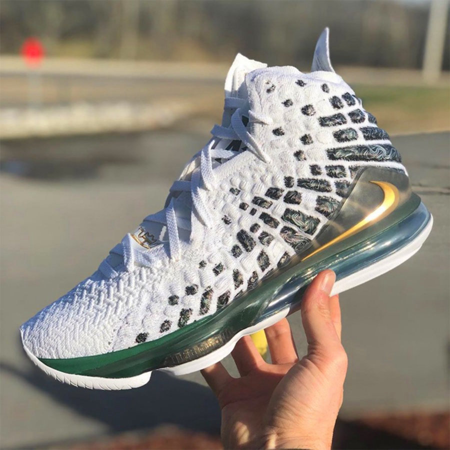 Nike,LeBron 17 詹皇这波操作打几分?LeBron 17 高中配色曝光!但是... Nike,LeBron 17 詹皇这波操作打几分?LeBron 17 高中配色曝光!但是...
